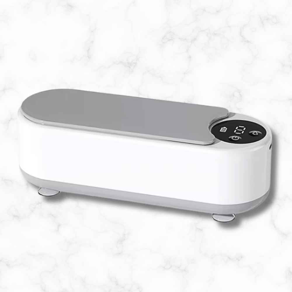 Small ultrasonic cleaner