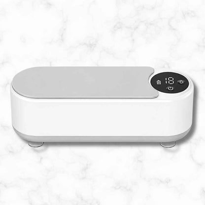 Small ultrasonic cleaner for glasses
